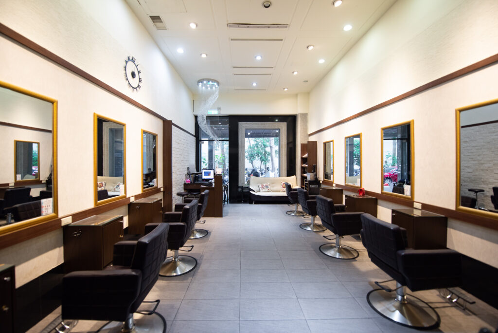 台中剪髮髮廊推薦SKIP HAIR SALON躍動髮絲店內擺設