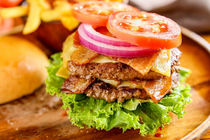 台北美式餐廳推薦，KGB(Kiwi Gourmet Burgers)紐西蘭風味漢堡雙倍肉排漢堡