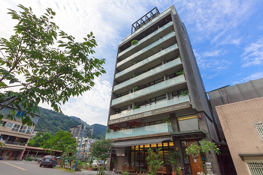 秋冬旅遊補助配合溫泉旅宿，佧美‧奧之湯門口