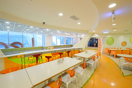 聖誕節親子餐廳推薦，Leo's Playland 樂幼屋親子派對歡樂園用餐區域