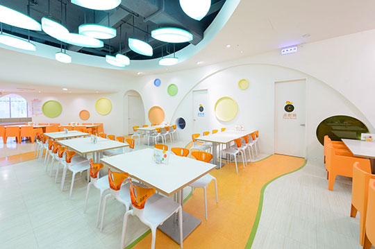 聖誕節親子餐廳推薦，Leo's Playland 樂幼屋親子派對歡樂園用餐區域