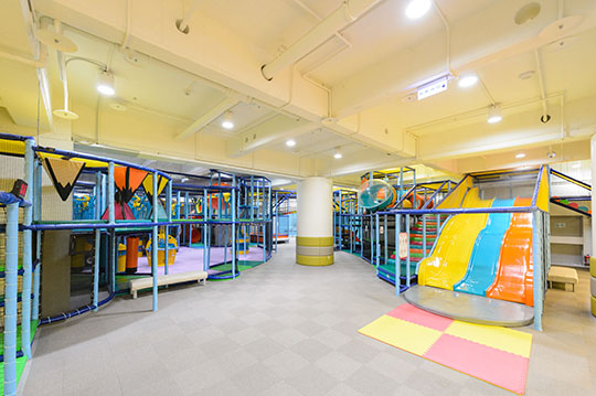 聖誕節親子餐廳推薦，Leo's Playland 樂幼屋親子派對歡樂園溜滑梯