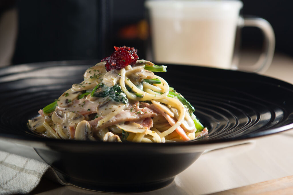 台北東區平價義大利麵推薦,SOUL R. VEGAN CAFÉ 靈魂餐廳奶油培根菠菜義大利麵