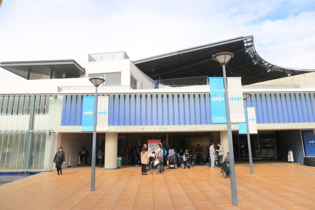 日本京都親子景點京都水族館門口
