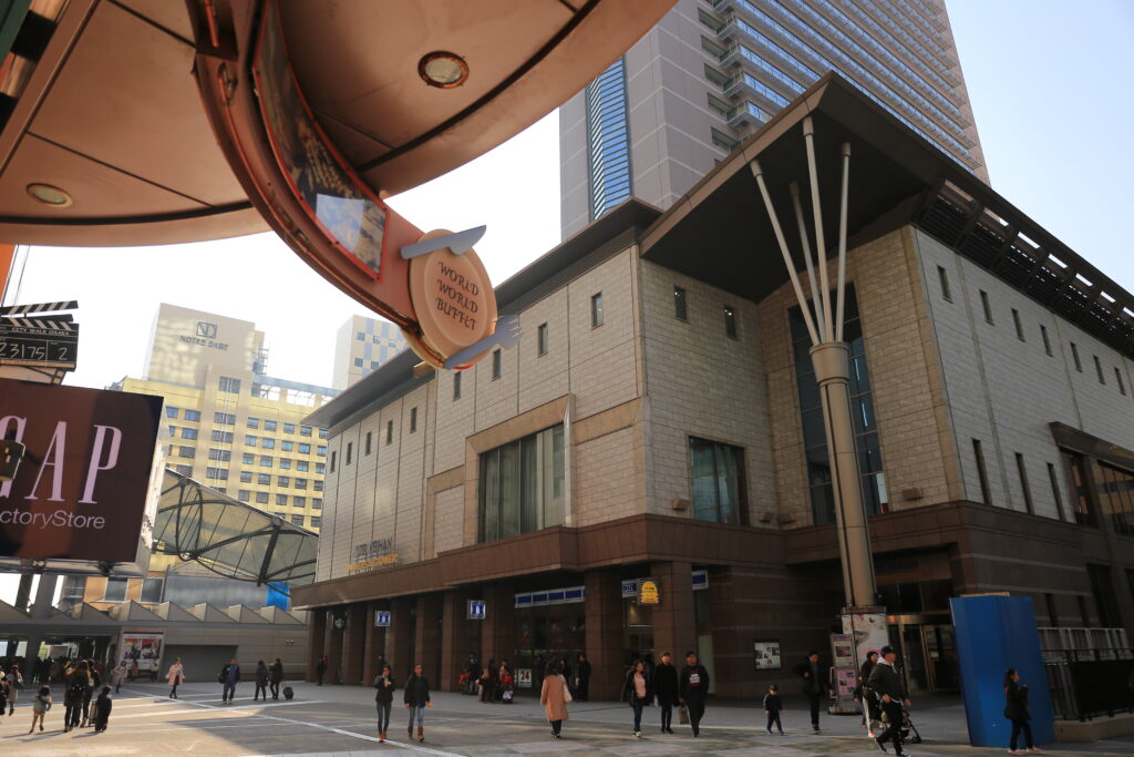大阪親子住宿推薦京阪環球影城塔樓飯店門口