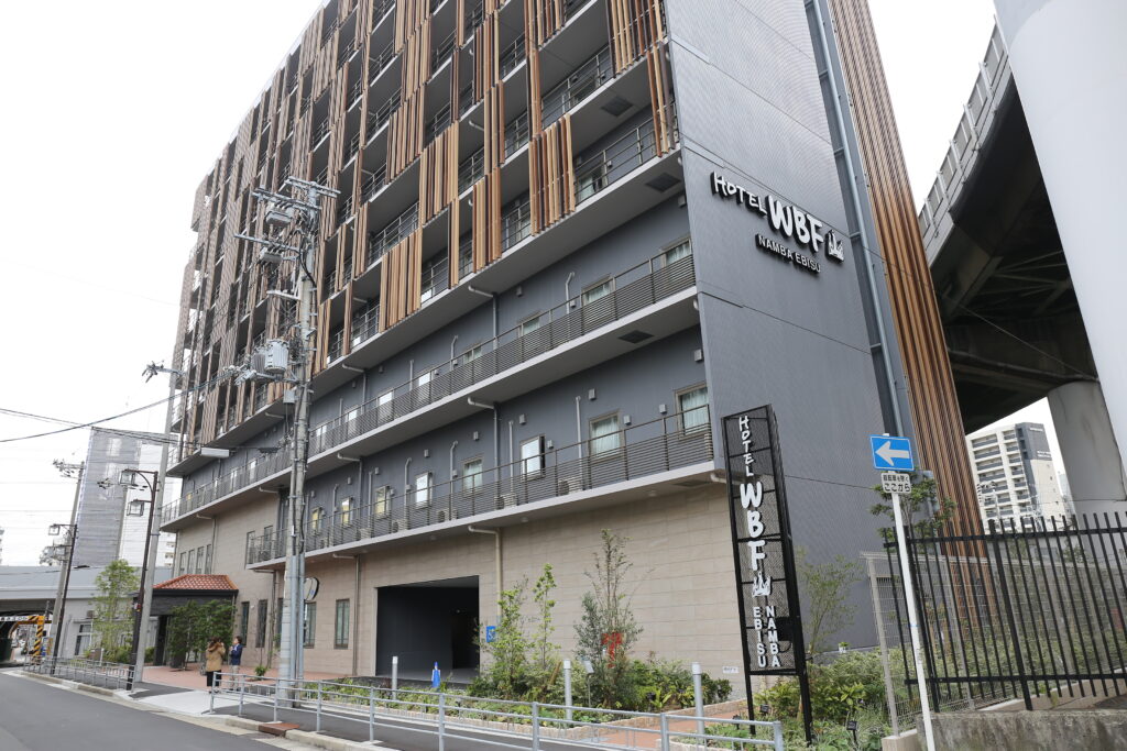 大阪親子住宿推薦，難波惠比壽飯店門口