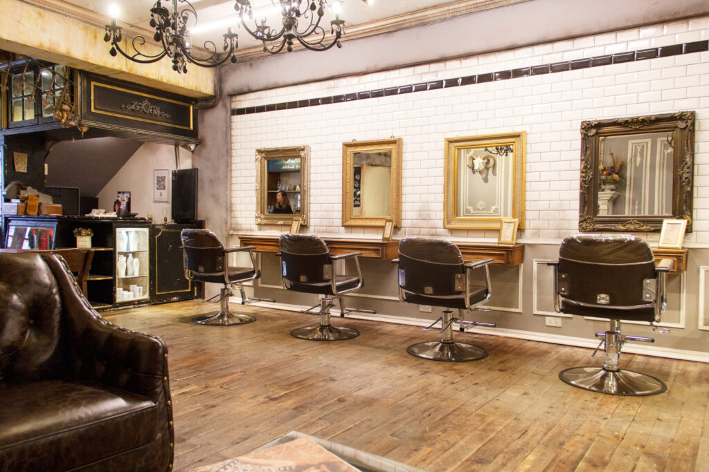 台北國旅卡適用美髮推薦，Believer Hair Salon店內百擺設