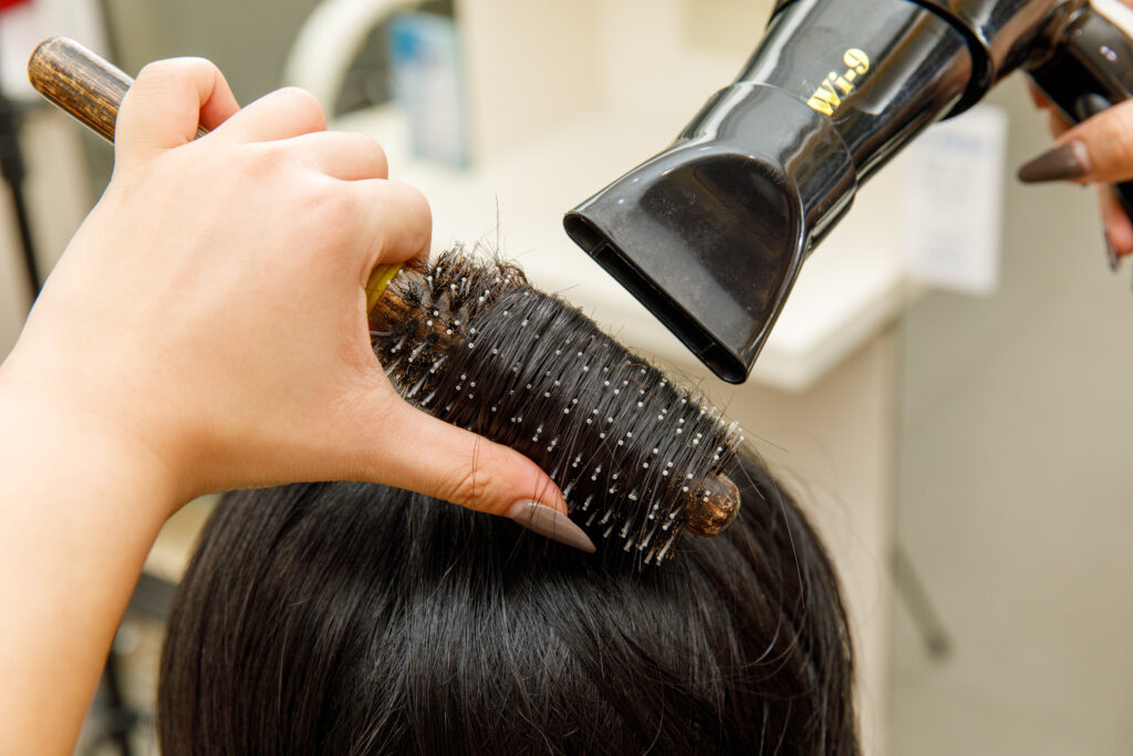 台北護髮髮廊推薦，PRETTY HAIR SALON真詠新民族店吹整