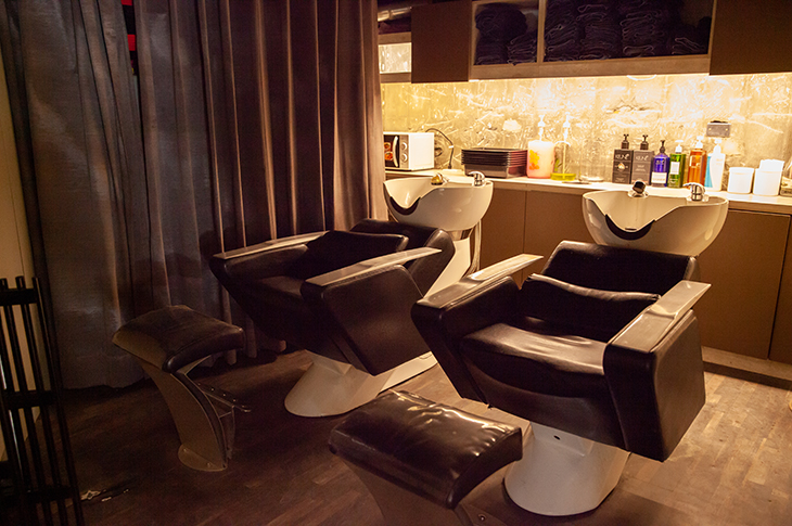 燙髮流行2020髮廊推薦,髮‧參角 Triangle Hair Styling Workshop(板橋店)洗頭區