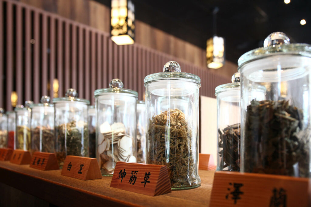 貴婦級台中按摩推薦,不老松足湯養身行館中藥