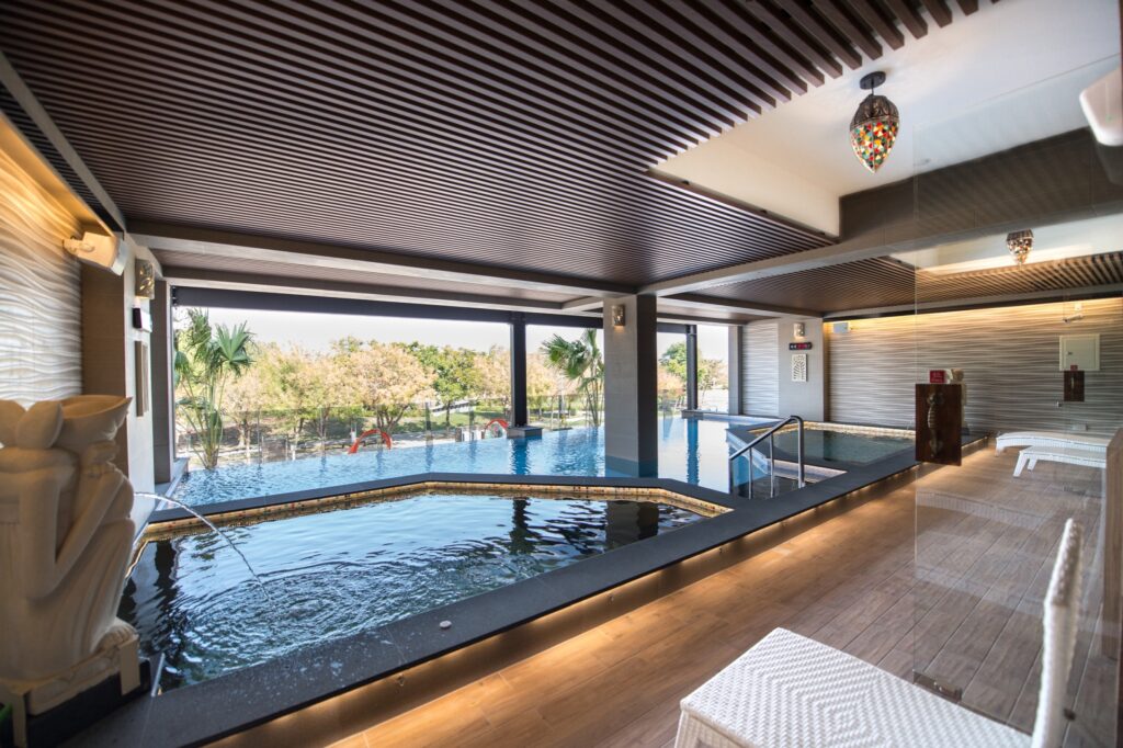 文青風台南民宿推薦，沐府海旅MOVE Resort&spa泳池