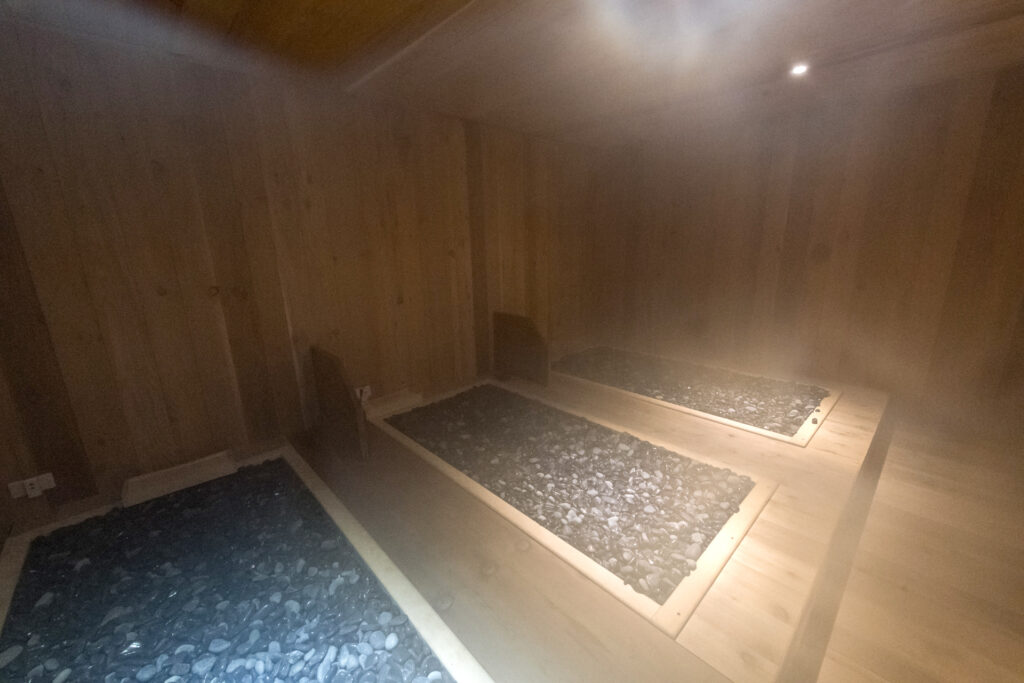 台南按摩推薦，鄧老師養生館永華店岩盤浴