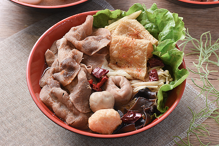 新竹城隍廟美食推薦，黑貓滷味麻辣豬肉套餐