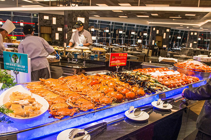 漢來海港吃到飽餐廳提供美味海鮮食材