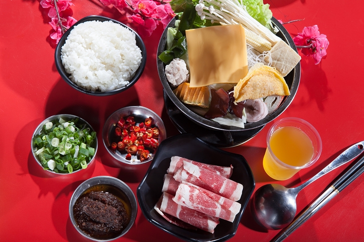 喫鍋吧的起司味增鍋是店內的人氣口味