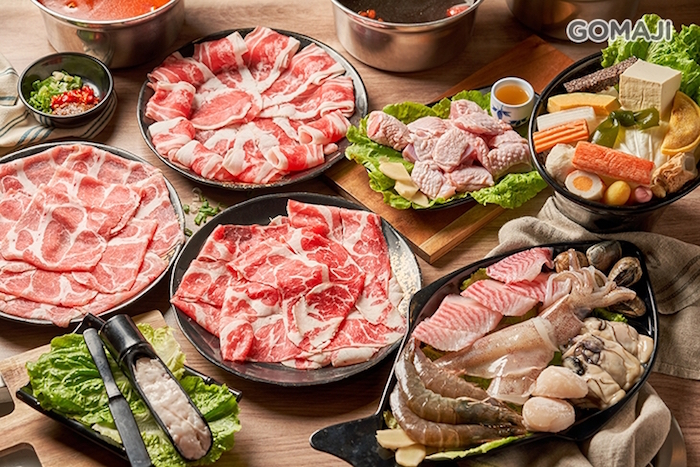 各樣風味的台式小火鍋,在火爐上煮得沸騰,食材在湯頭中不斷滾動的悅耳聲音,讓人光聽,就垂涎三尺!