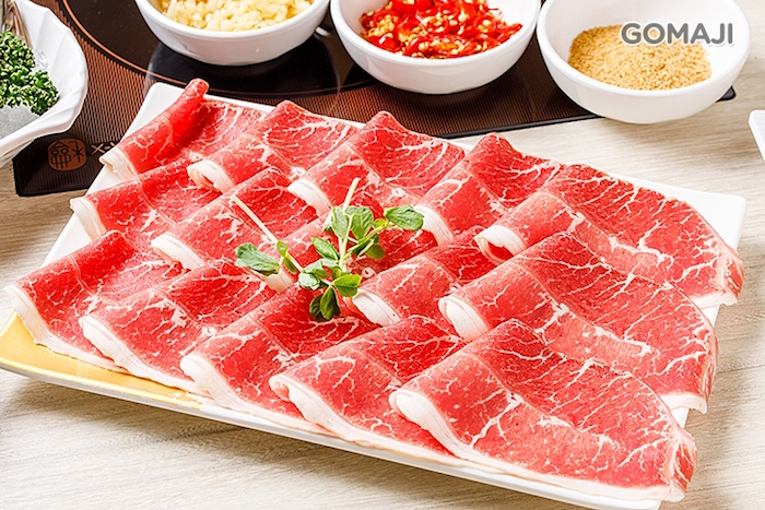鮮開鍋 職人鍋物的美國低脂牛嚐起來不膩口又低負擔，是火鍋肉品中的健康新選擇。