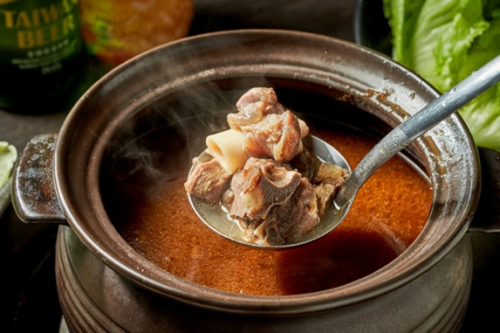 中和美食推薦,山尚炭燒羊肉爐羊肉塊