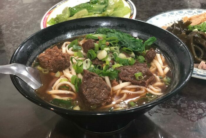 新屋美食 推薦：台15牛肉麵
