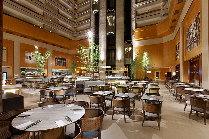 台北喜來登大飯店 十二廚用餐環境有17層挑高玻璃天幕設計
