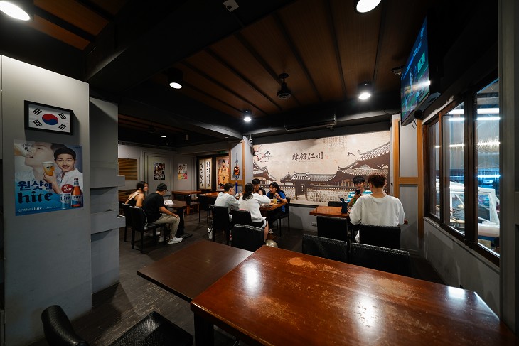 高雄韓國料理 推薦：韓館仁川炸雞年糕環境