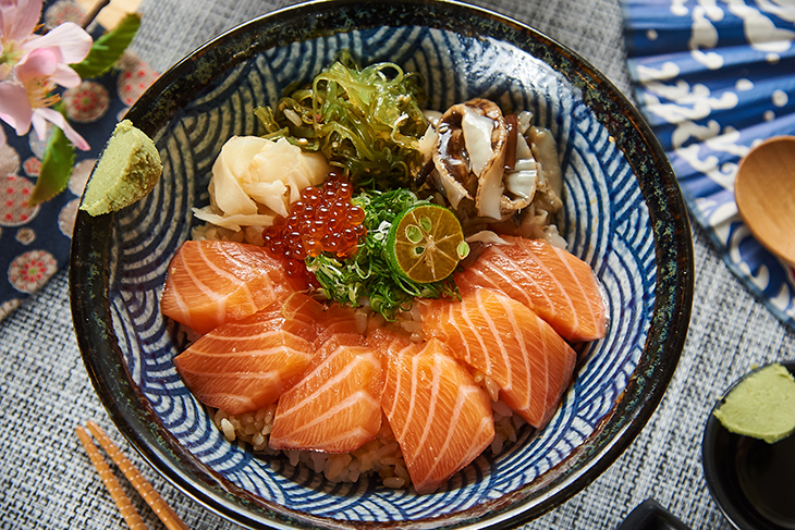 高雄日式料理 推薦：十三巷手作壽司鮭魚親子丼