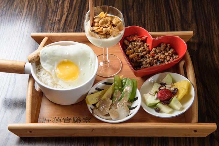 台南早午餐推薦 :旺德實驗室古早味地瓜炊飯之白飯小偷辣味黑皮肉燥
