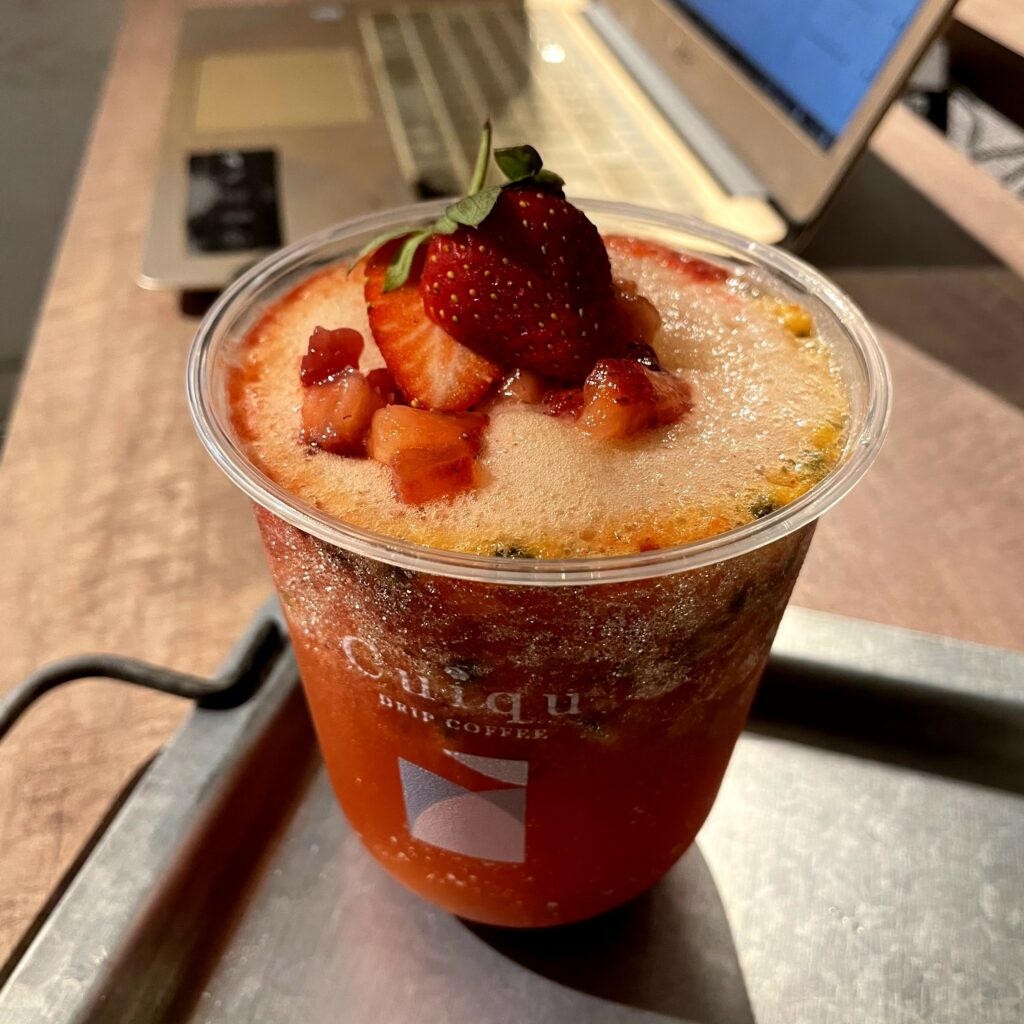 奎克咖啡 草莓橙香伯爵冰沙