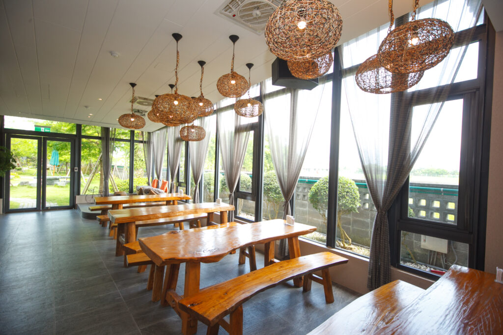 波卡拉渡假會館 用餐區與閱讀區