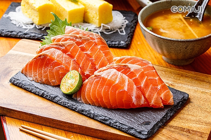 鶴亭屋鮭魚