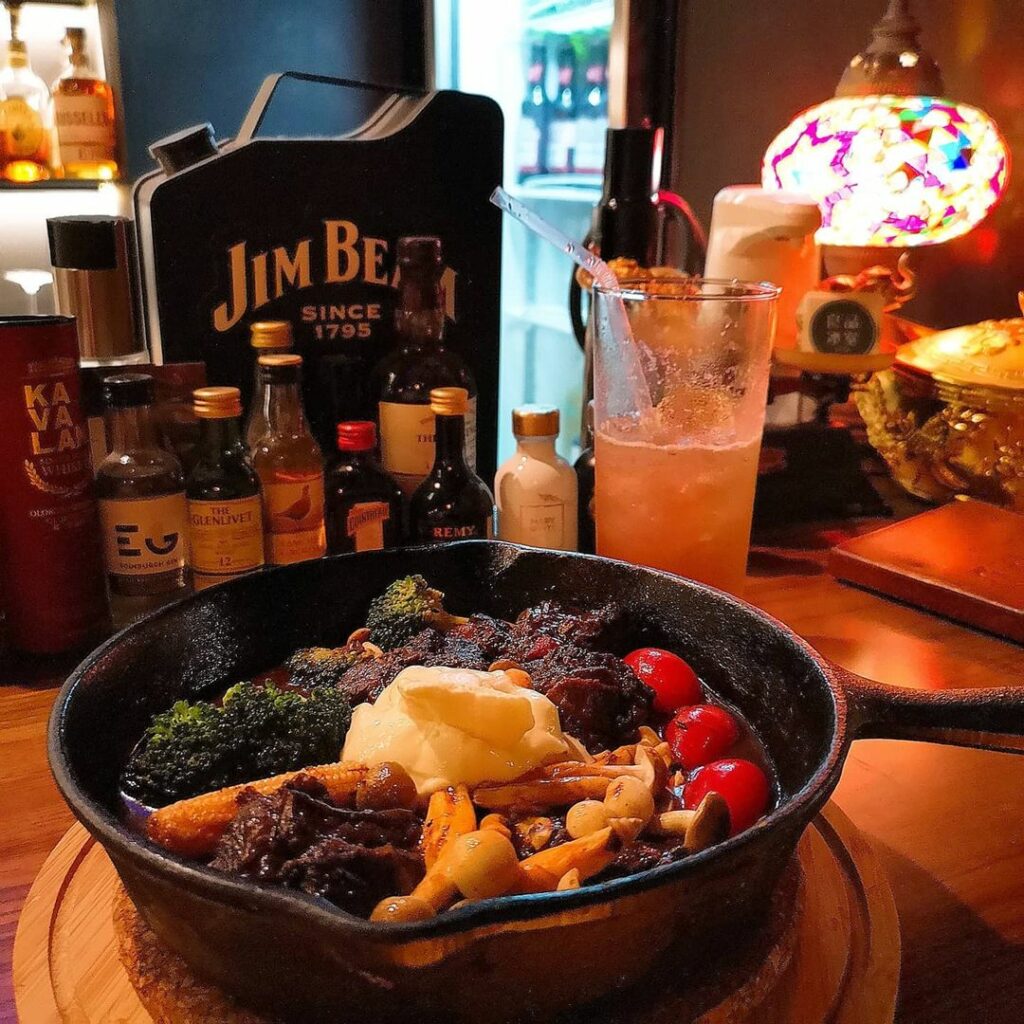 Tunnel Bar