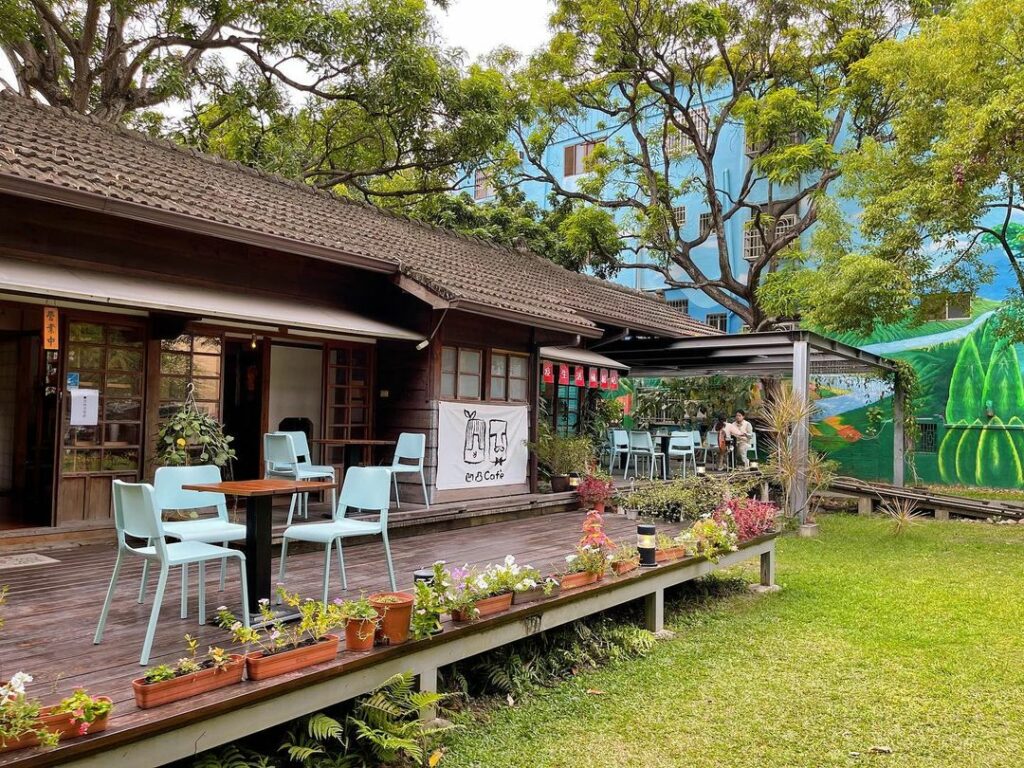 凹凸咖啡館