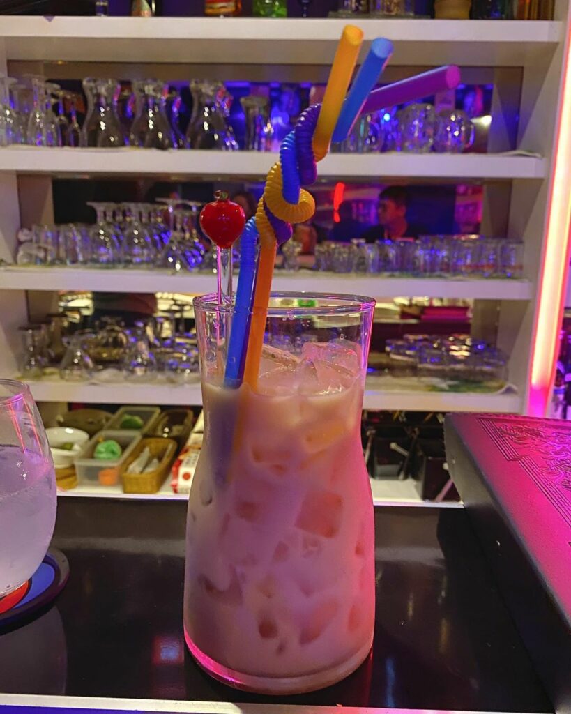曼曼餵魚 Night Food and Bar