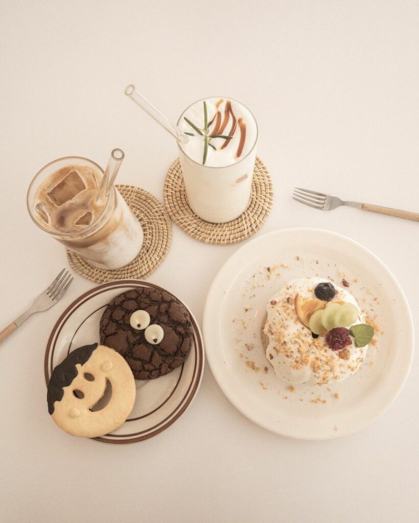 a sheep cafe 有一隻羊