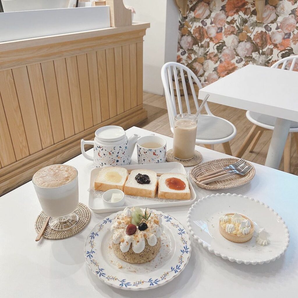 a sheep cafe 有一隻羊