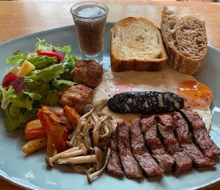 Yolo Moment 新美式烘焙 · 舒食餐館