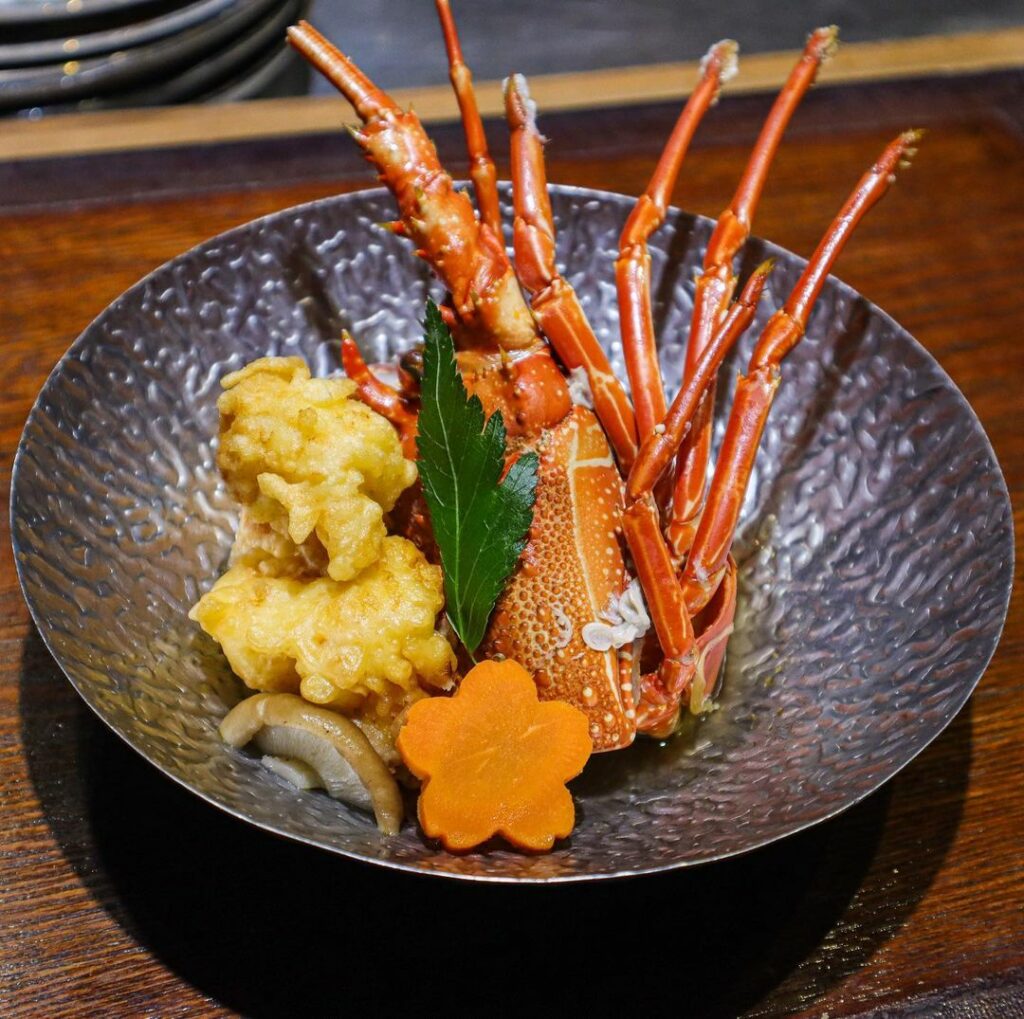 坐著做。壽司本店