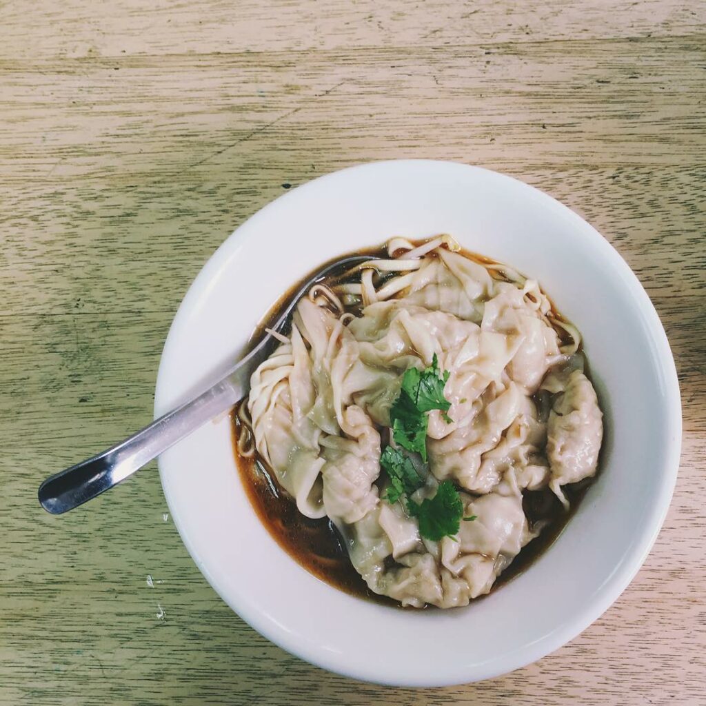 何晏華抄手麵店
