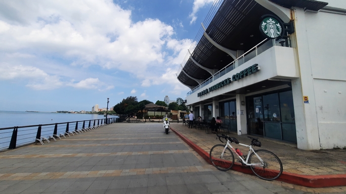 星巴克(河岸門市)