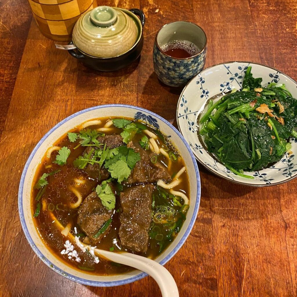 牛耳精緻麵館