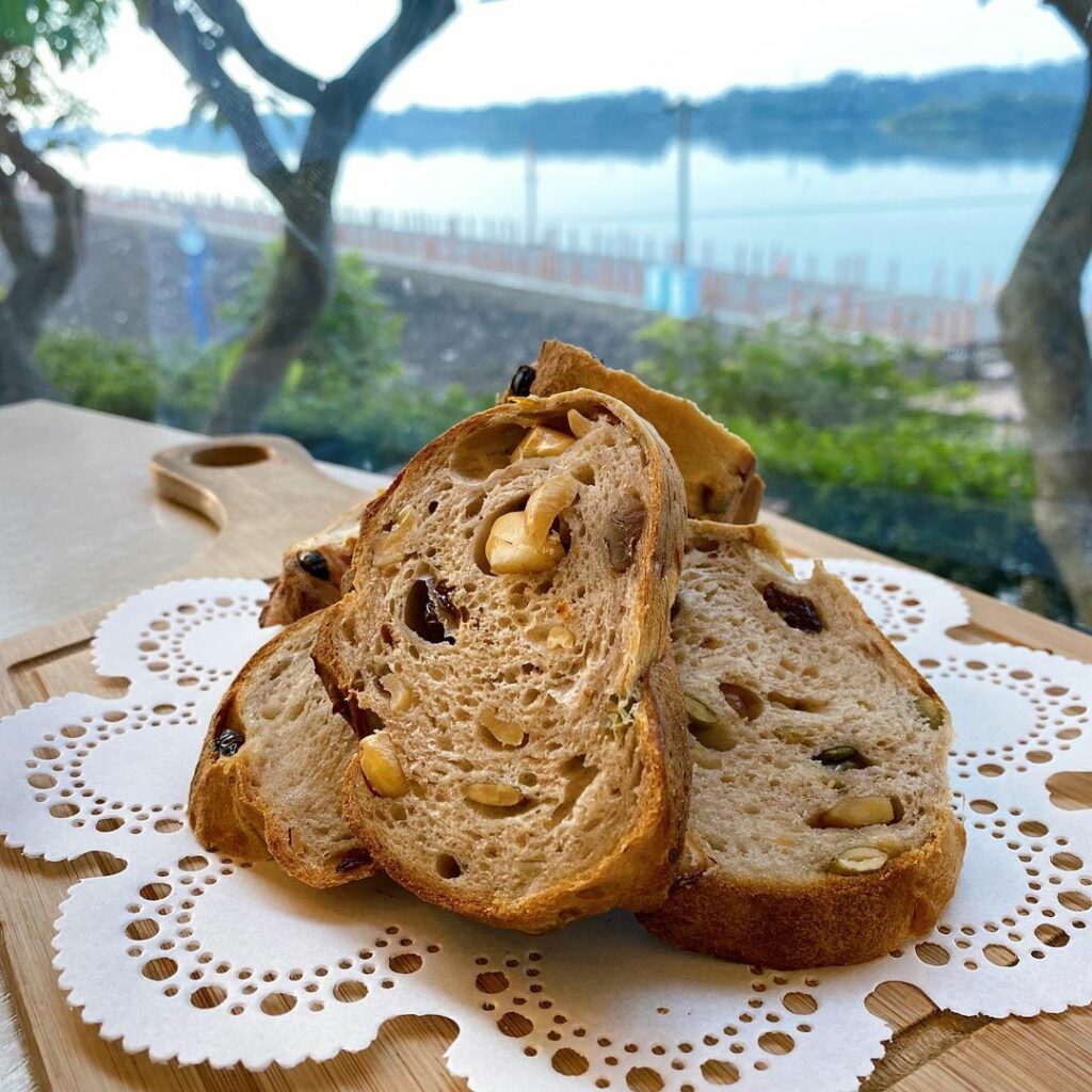 真德窯烤麵包，披薩，烏龍茶