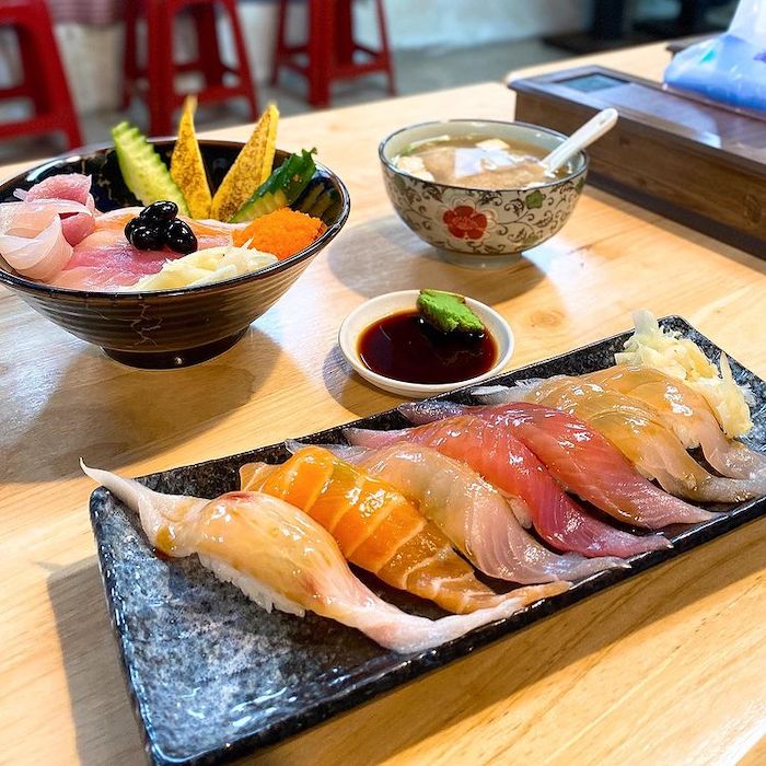 鈺刺身丼