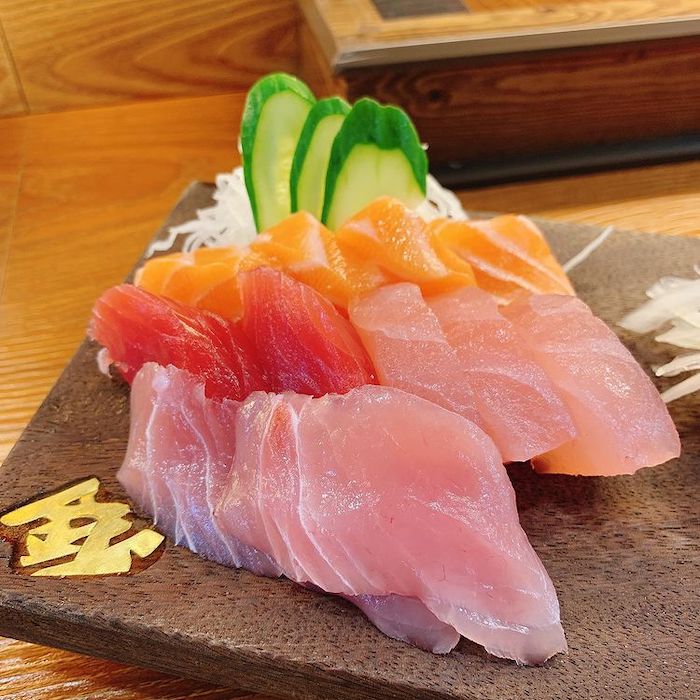 鈺刺身丼