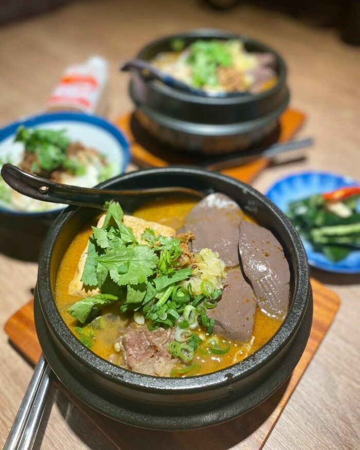 湊臭麻辣鴨血臭豆腐