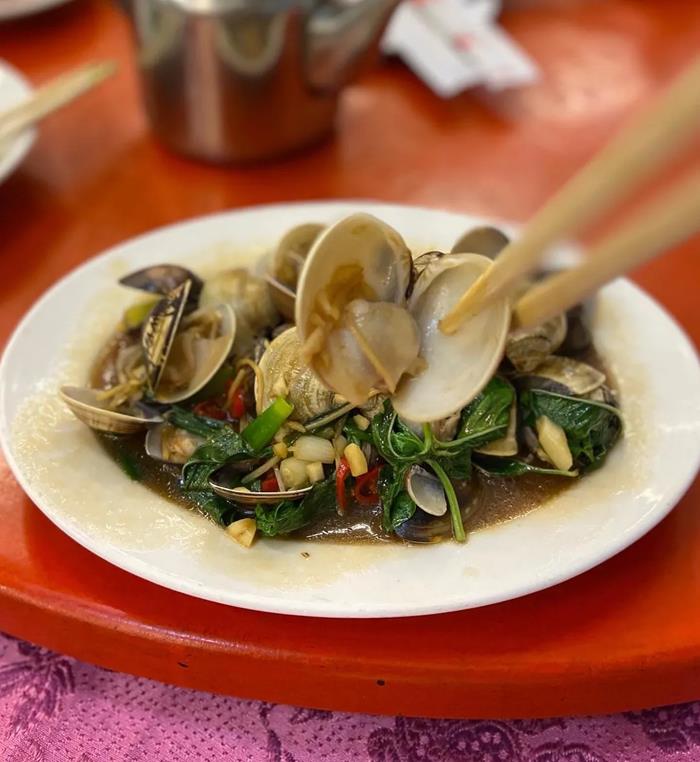 梧棲來來餐廳在三井 Outlet 附近,價格平易近人,餐廳風格也很有親切感