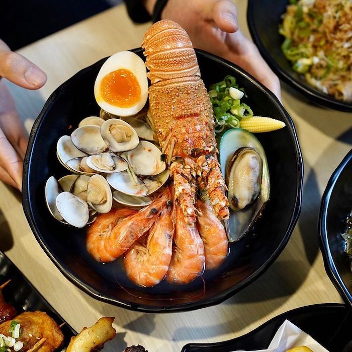 八鷹料亭