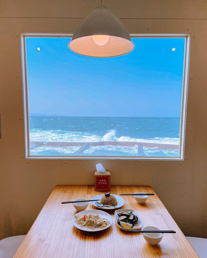 吃飯看海