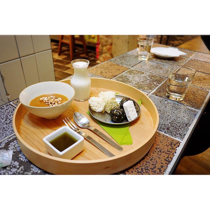 林金生香的糕餅午茶遊本來的糕餅店轉型為糕餅下午茶，還有麻薏系列的糕點與飲品