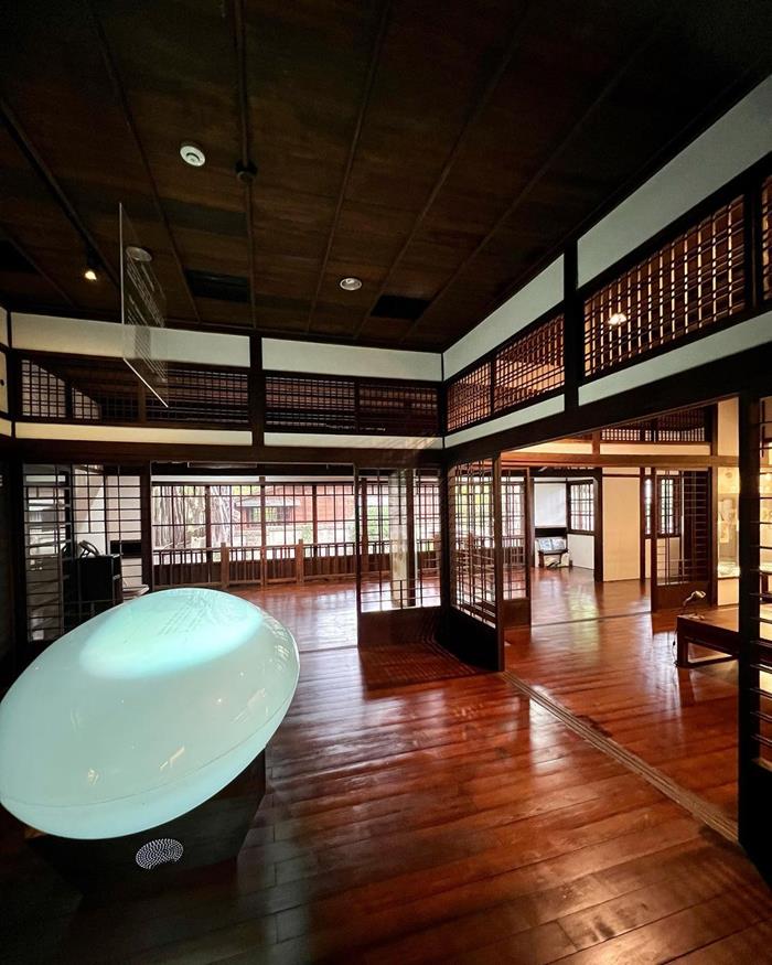 台中文學館改建自日治時期的警察宿舍，拜訪文學館好像到他人家裡拜訪