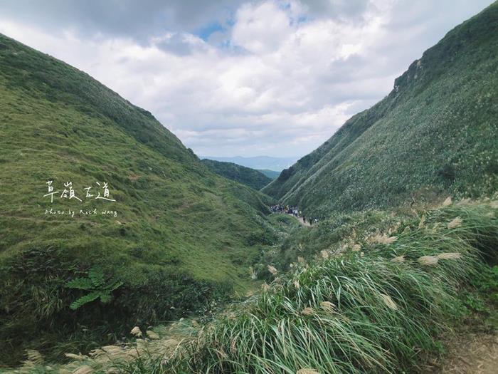 草嶺古道的尾端可以看見龜山島